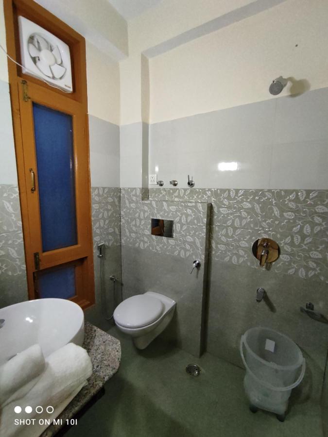 Hotel Cozy Haven Mandi Bagian luar foto